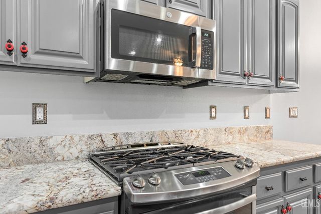 10010 Besancon Way, Bakersfield, CA 93306