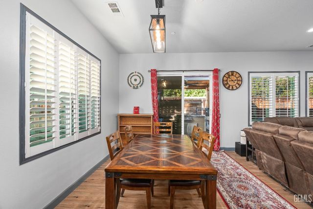 10010 Besancon Way, Bakersfield, CA 93306