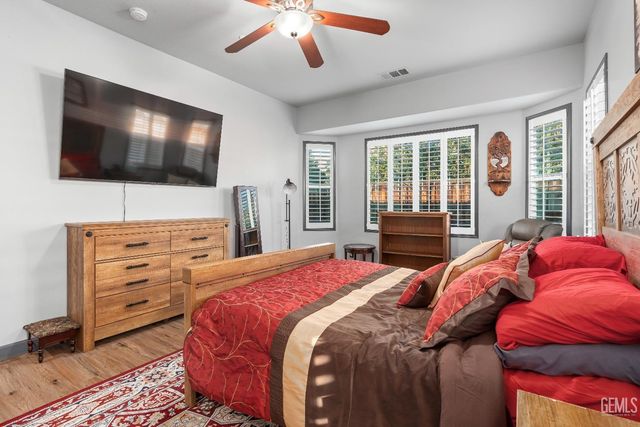 10010 Besancon Way, Bakersfield, CA 93306