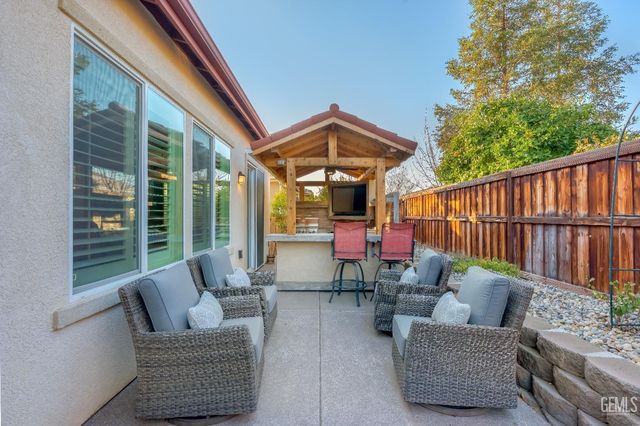 10010 Besancon Way, Bakersfield, CA 93306