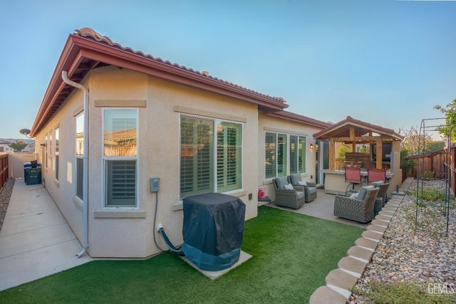 10010 Besancon Way, Bakersfield, CA 93306