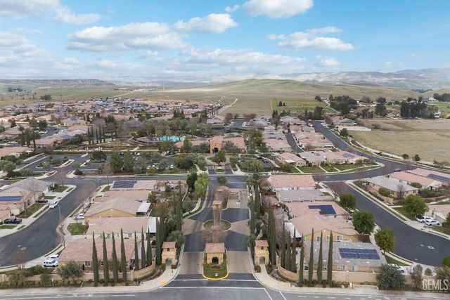 10010 Besancon Way, Bakersfield, CA 93306