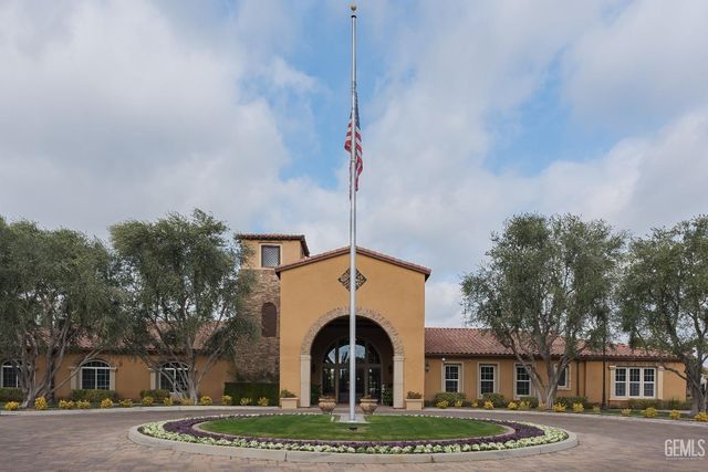 10010 Besancon Way, Bakersfield, CA 93306