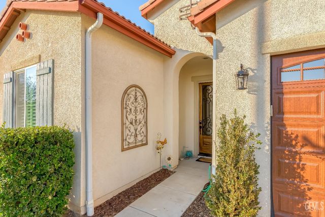 10010 Besancon Way, Bakersfield, CA 93306