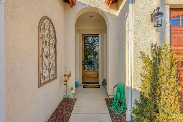 10010 Besancon Way, Bakersfield, CA 93306
