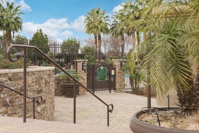 10010 Besancon Way, Bakersfield, CA 93306