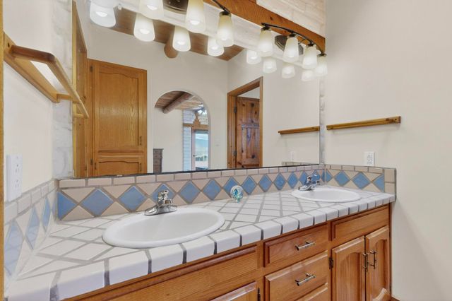 322 Sagebrush Drive, Corrales, NM 87048