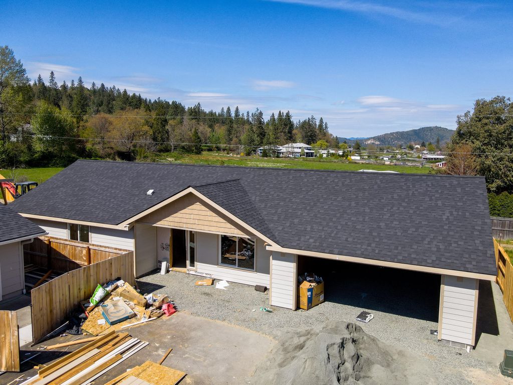 2728 Denton Trail, Grants Pass, OR 97527