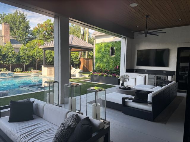 6440 Brookshire Drive, Dallas, TX 75230