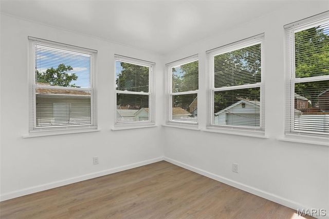 5681 Pernod Avenue, St Louis, MO 63139