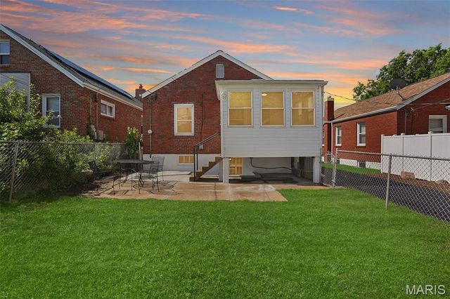 5681 Pernod Avenue, St Louis, MO 63139