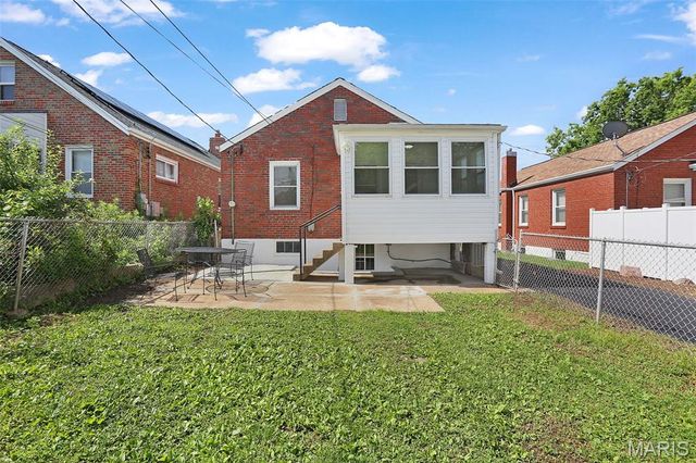 5681 Pernod Avenue, St Louis, MO 63139