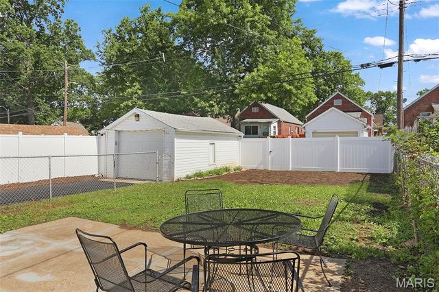 5681 Pernod Avenue, St Louis, MO 63139