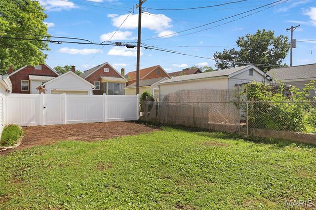 5681 Pernod Avenue, St Louis, MO 63139