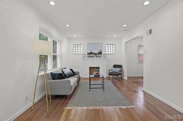 5681 Pernod Avenue, St Louis, MO 63139