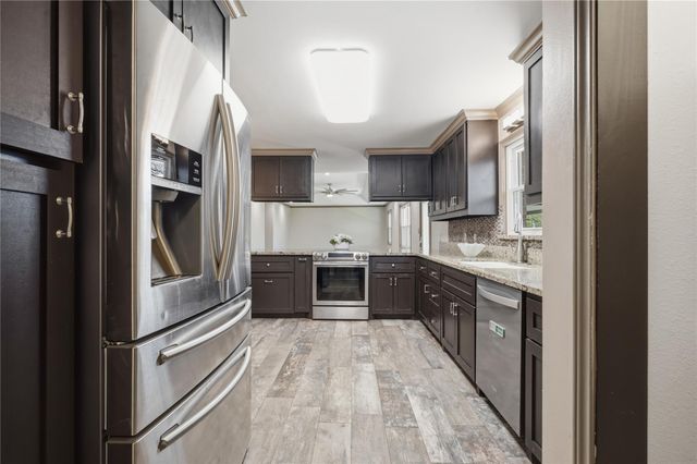 4215 County Road 182, Alvin, TX 77511