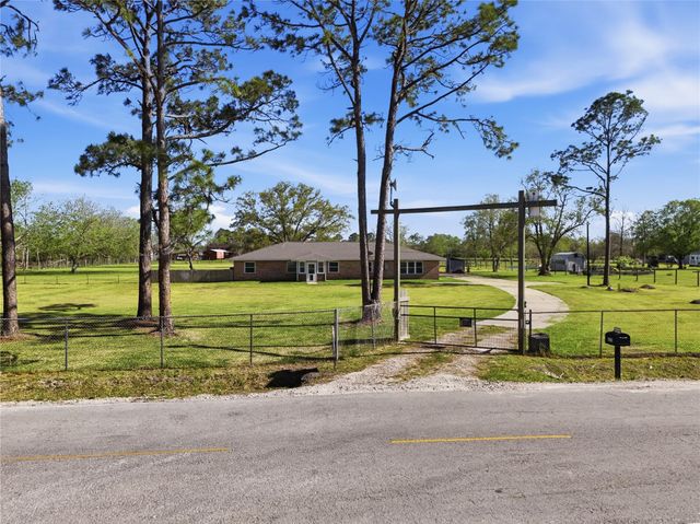 4215 County Road 182, Alvin, TX 77511