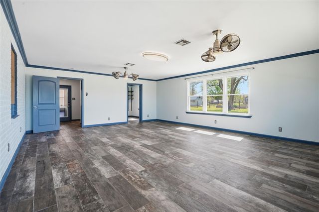 4215 County Road 182, Alvin, TX 77511