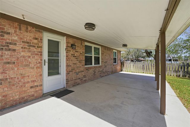 4215 County Road 182, Alvin, TX 77511