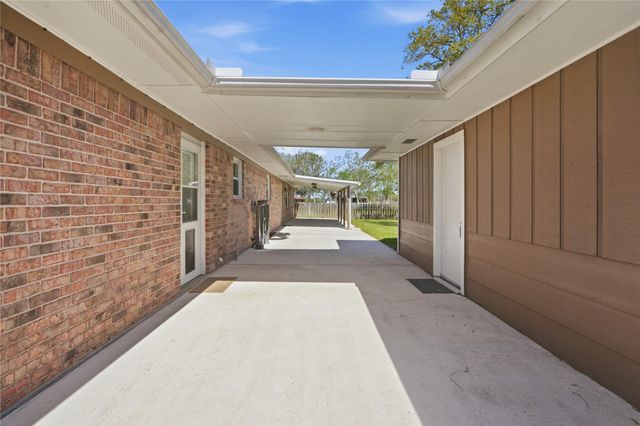 4215 County Road 182, Alvin, TX 77511