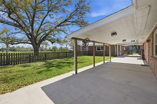 4215 County Road 182, Alvin, TX 77511