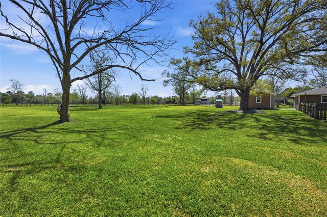 4215 County Road 182, Alvin, TX 77511