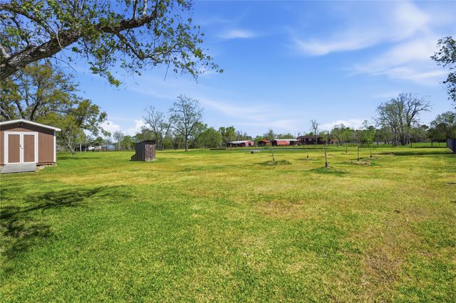 4215 County Road 182, Alvin, TX 77511