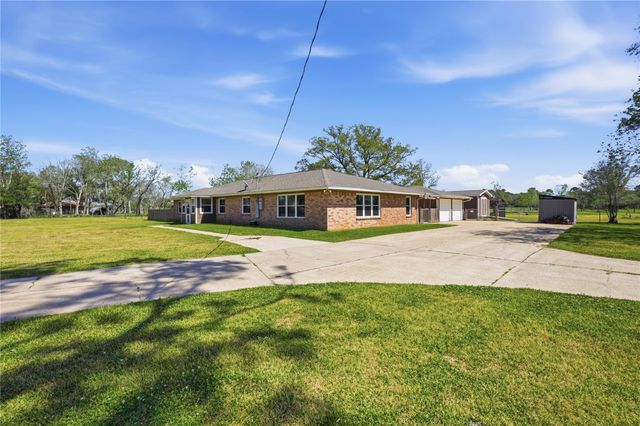 4215 County Road 182, Alvin, TX 77511