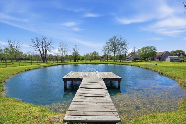 4215 County Road 182, Alvin, TX 77511