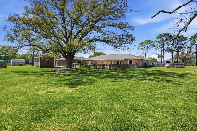 4215 County Road 182, Alvin, TX 77511
