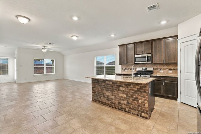 517 Candor Stone, Cibolo, TX 78108