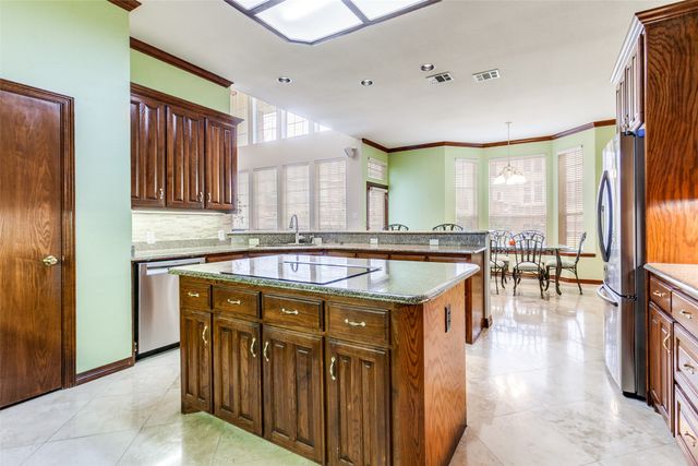 1119 Creekwood Drive, Garland, TX 75044