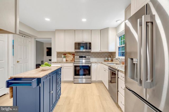 6 WEST CT, Sterling, VA 20165