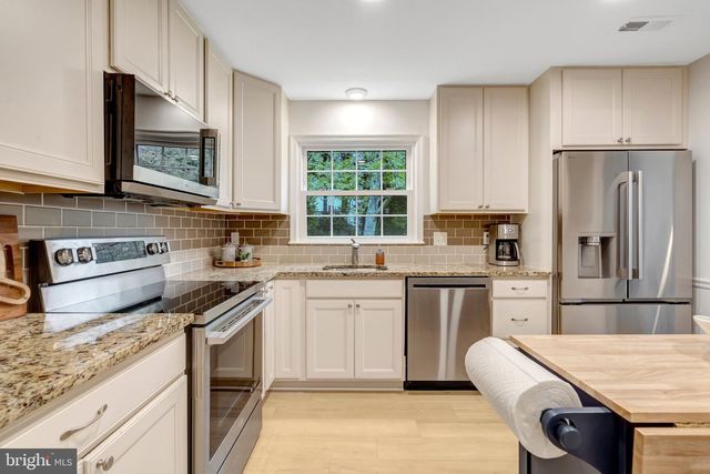 6 WEST CT, Sterling, VA 20165