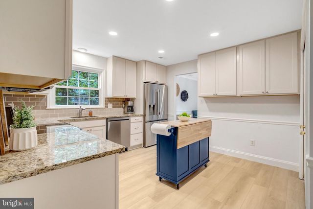 6 WEST CT, Sterling, VA 20165