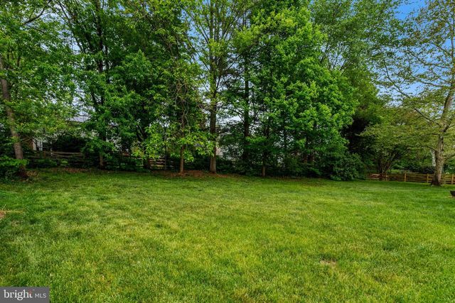 6 WEST CT, Sterling, VA 20165