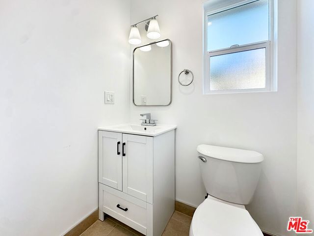 5930 Willoughby Avenue, Hollywood, CA 90038