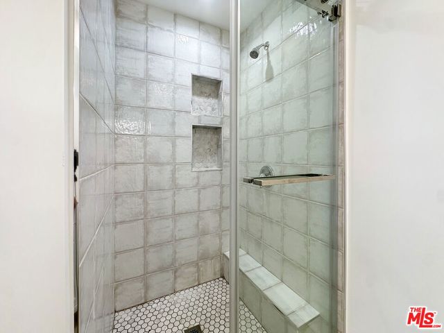 5930 Willoughby Avenue, Hollywood, CA 90038