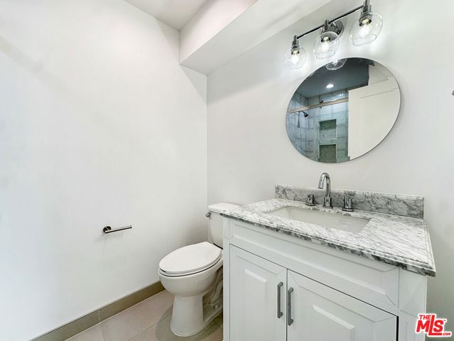 5930 Willoughby Avenue, Hollywood, CA 90038