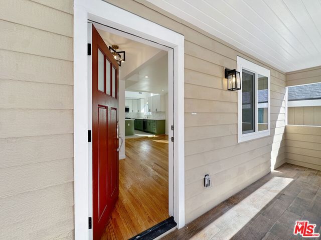 5930 Willoughby Avenue, Hollywood, CA 90038