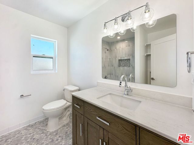 5930 Willoughby Avenue, Hollywood, CA 90038