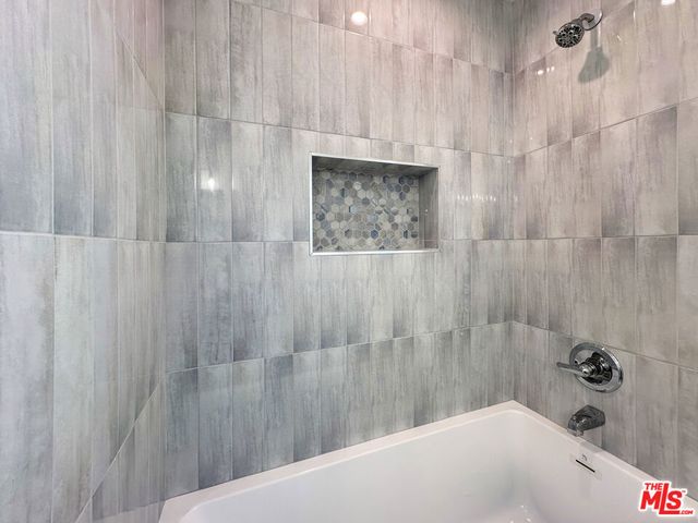 5930 Willoughby Avenue, Hollywood, CA 90038