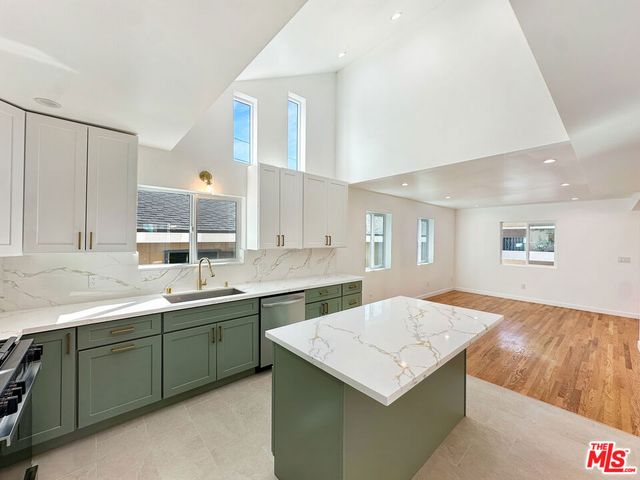 5930 Willoughby Avenue, Hollywood, CA 90038