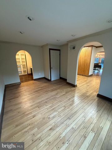 10900 WOODLEAF LN, Great Falls, VA 22066