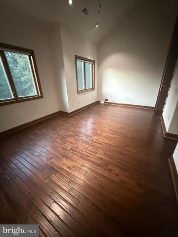 10900 WOODLEAF LN, Great Falls, VA 22066