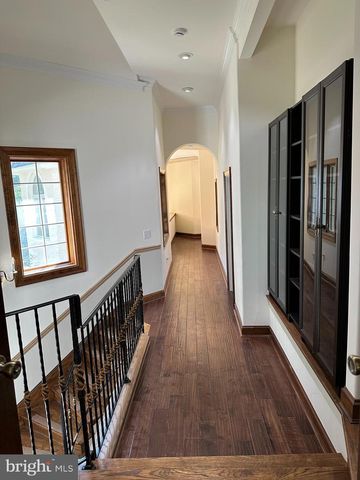 10900 WOODLEAF LN, Great Falls, VA 22066