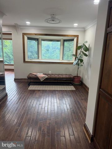 10900 WOODLEAF LN, Great Falls, VA 22066
