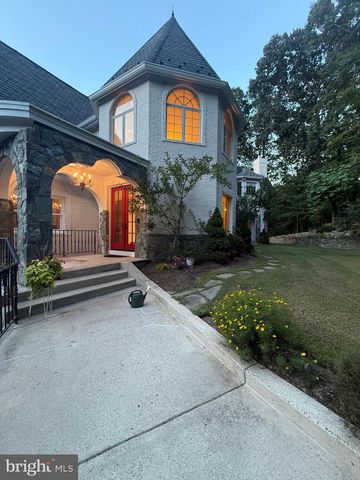 10900 WOODLEAF LN, Great Falls, VA 22066