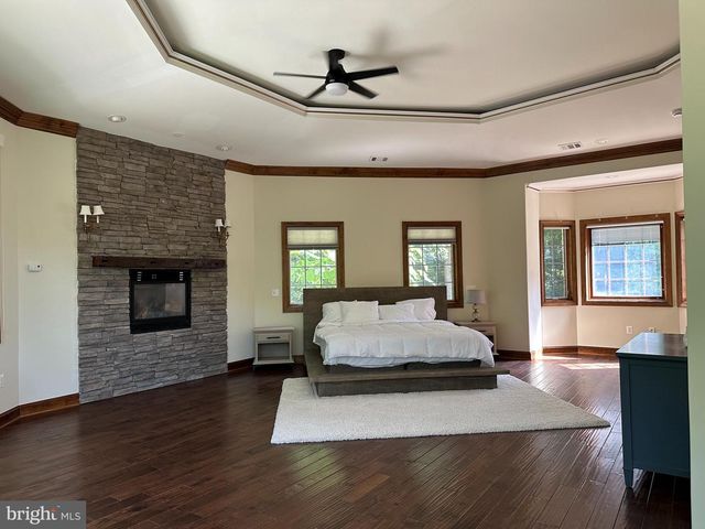 10900 WOODLEAF LN, Great Falls, VA 22066