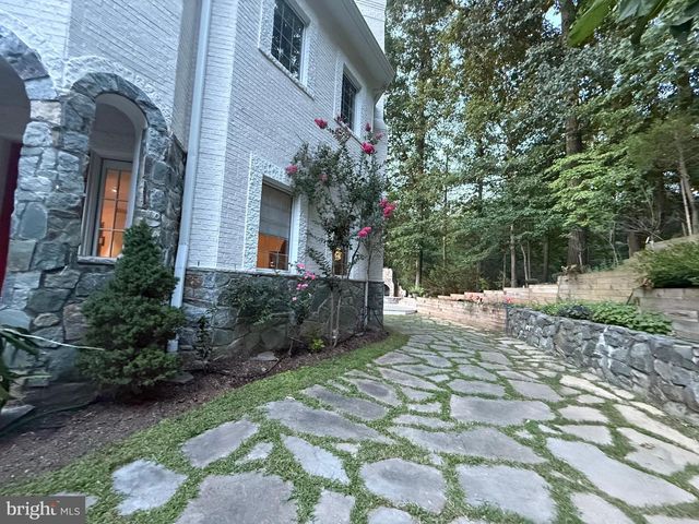 10900 WOODLEAF LN, Great Falls, VA 22066